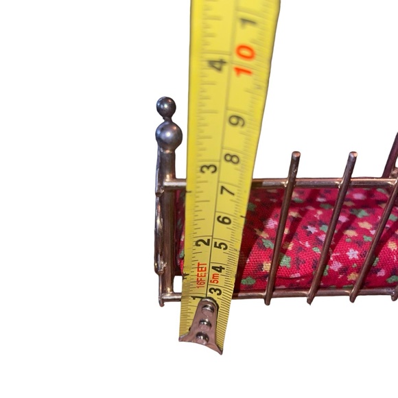 Vintage Brass DOLL HOUSE FURNITURE Bedroom Bed Frame Red Floral No Pillows - Picture 6 of 7